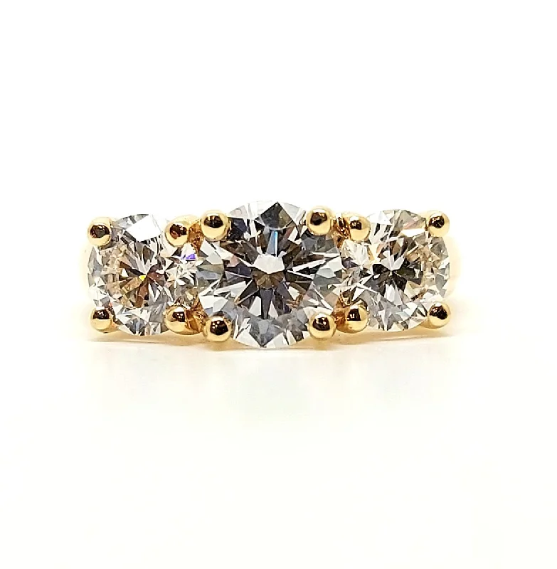 Vintage Gold Rings-Modern Trellis Three Stone Diamond Ring in 18k Yellow Gold