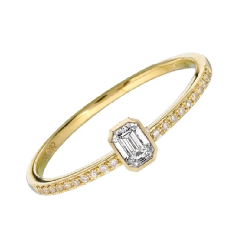 Unique Wedding Bands-Gemstone Center Diamond Band Ring