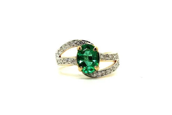 Unique Promise Rings-Emerald And Diamond Twisted Band Ad No.076