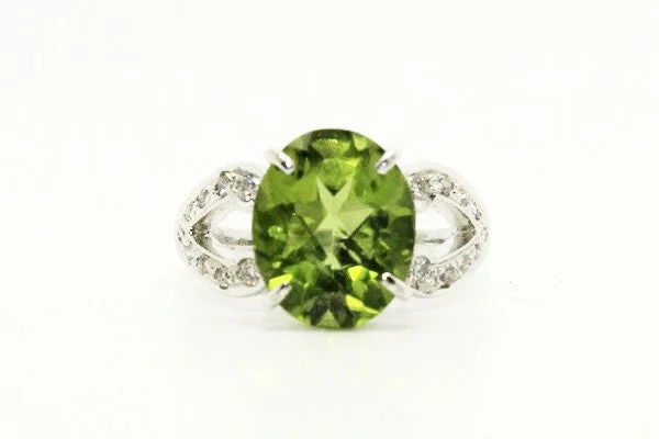 Men's Fashion Rings-Peridot & Diamond Cart Band  AD No. 0448